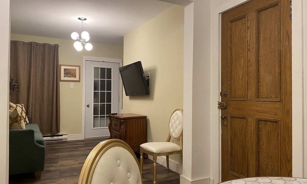 Dorval Apartment | cozy one bedroom apartment located in heart of dorval