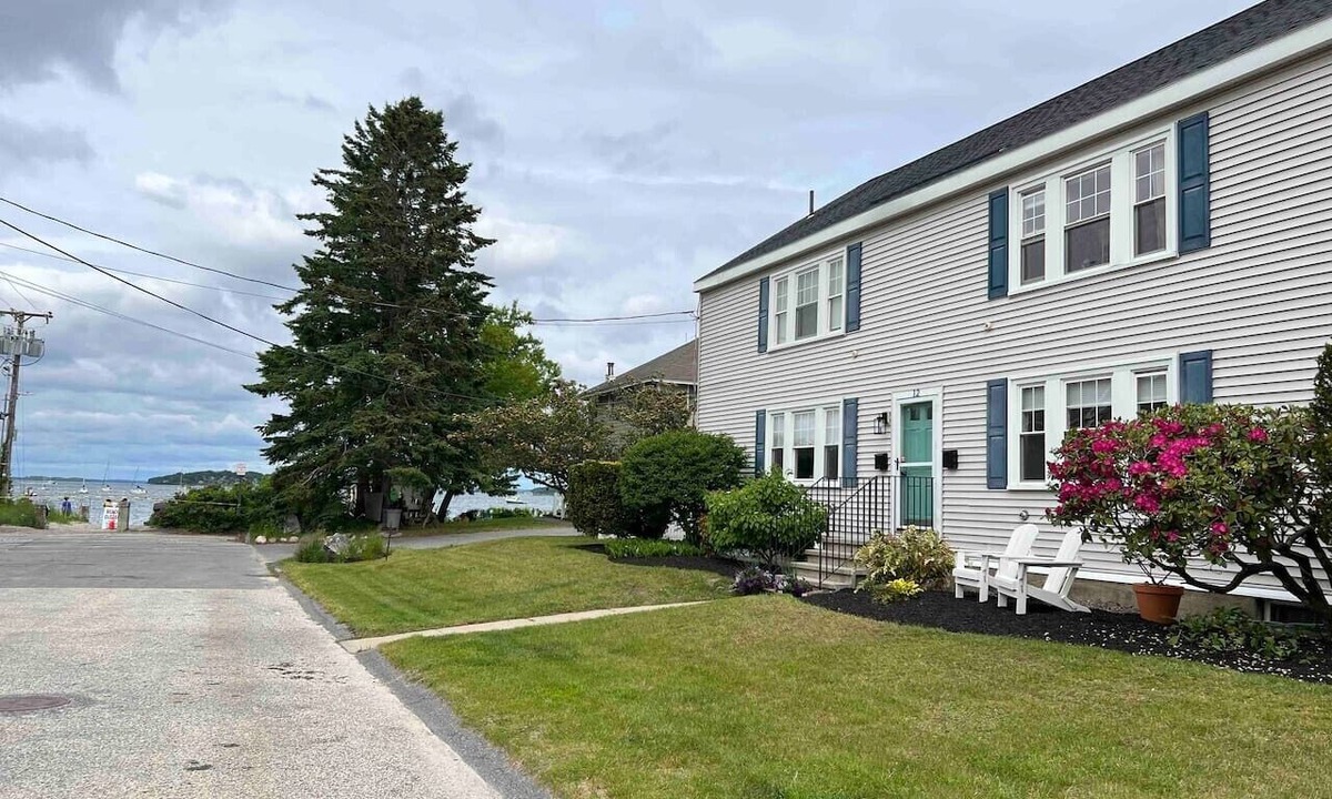 Loveitts Field Apartment | Willard By the Sea - 30 ft to the beach- 2nd floor
