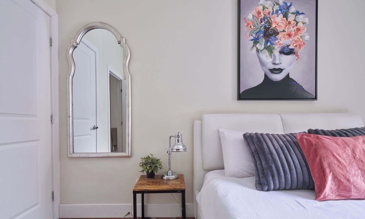 Plateau Mont Royal Apartment | MTLVR #12 | Prime location, Metro 3 min A/C, Patio