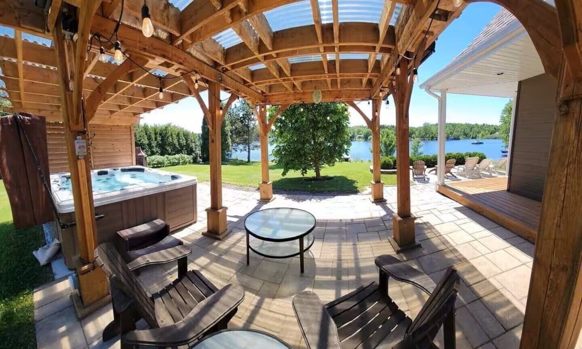 Jonquiere Ski Chalet | Magnifique chalet Lac-Kénogami Saguenay - Chalet AYALA with spa and private beach