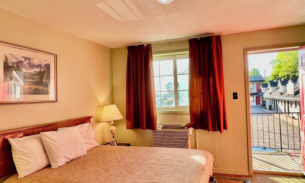 Renfrew Cabin | Rocky Mountain Lodge - Standard Room, 1 King Bed