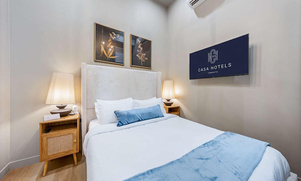 Grange Park Apartment | The McCaul by Casa Hotels - Queen Suite, Near AGO