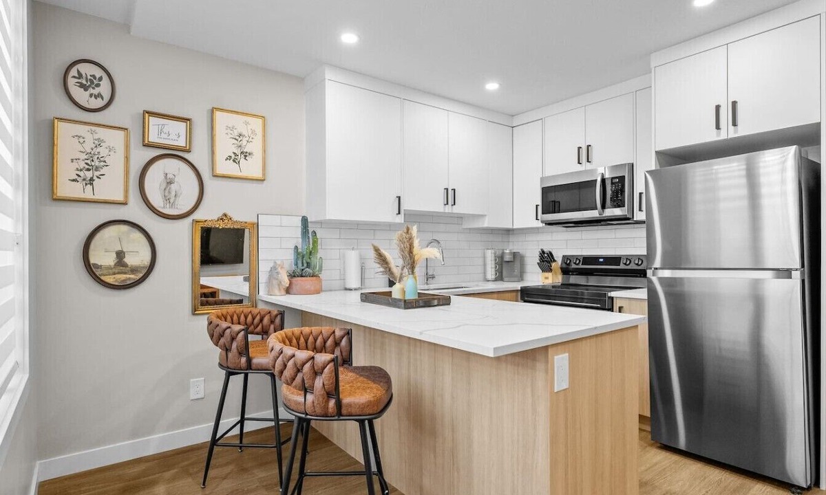 Banff Trail House | King Bed | Min to UofC | NEW