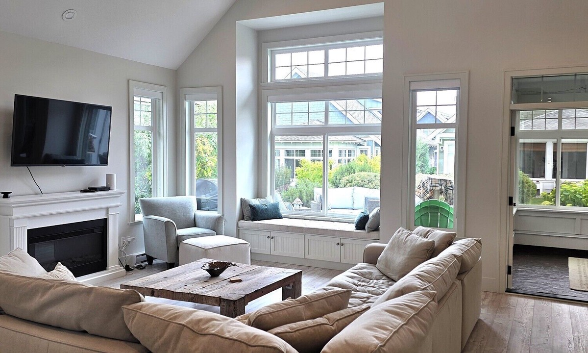 Okanagan-Similkameen House | Welcome to The Cottages! This stunning 3-bedroom, 3-bathroom cottage offers a beachy vibe