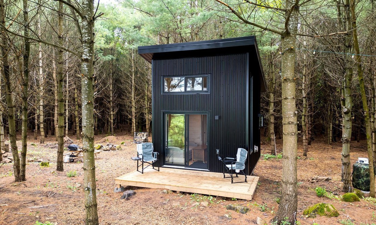 Desboro House | Cozy Getaways in Canada, in this Charming Tiny House with Fire Pit in Ontario