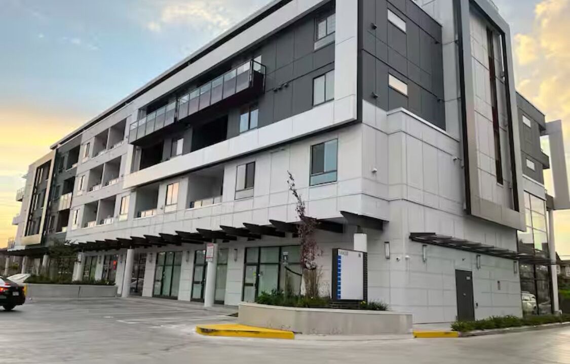 East Newton North Condo | 2-bedroom condo in beautiful Surrey with AC and comfort