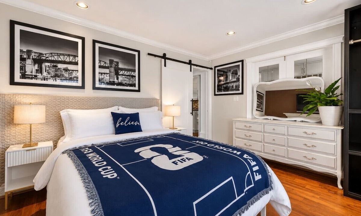 Killarney House | Modern 6BR |Near Downtown| Fast WiFi| Free Parking