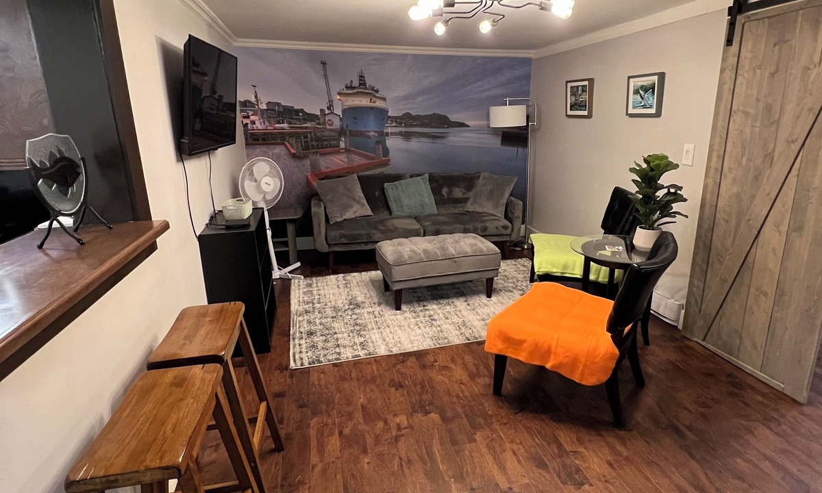 Quidi Vidi Apartment | Large 1 Bedroom Apartment in the Heart of Quidi Vidi (Ground Level)