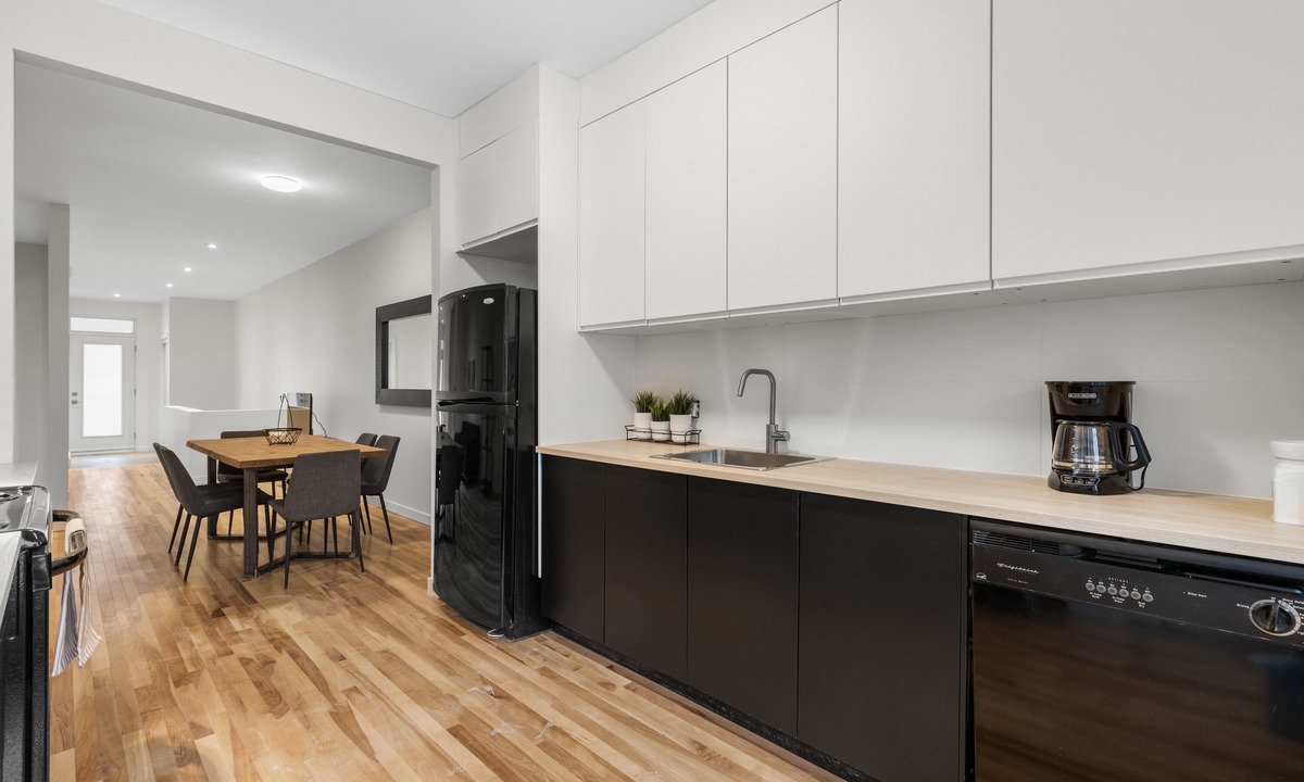 Hochelaga Apartment | Immense Appartement, Spacieux, Lumineux, Près du Centre-ville, Tout Équipé