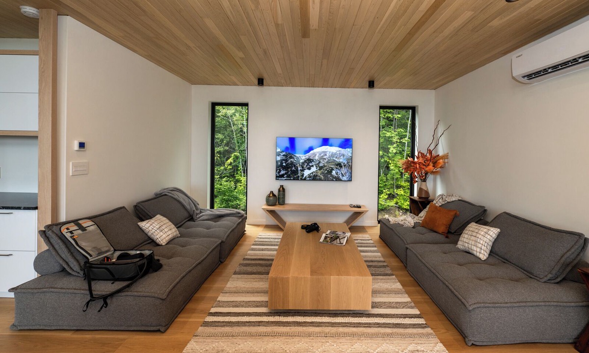 Petite-Riviere-Saint-Francois Ski Chalet | Altéa Charlevoix - luxury villa: spa, pool, billiards, view