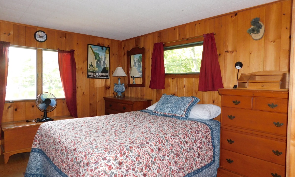 Raymond House | Pet-Friendly Maine Camp on Little Sebago Lake – Sandy Shore & Dock