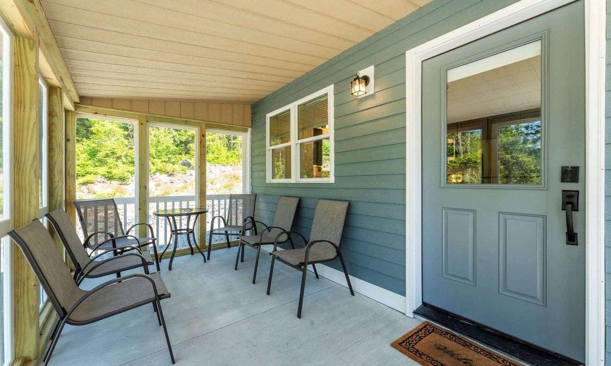 Sullivan House | Pet-Friendly Fishing Cabin 5 minutes to the Beach