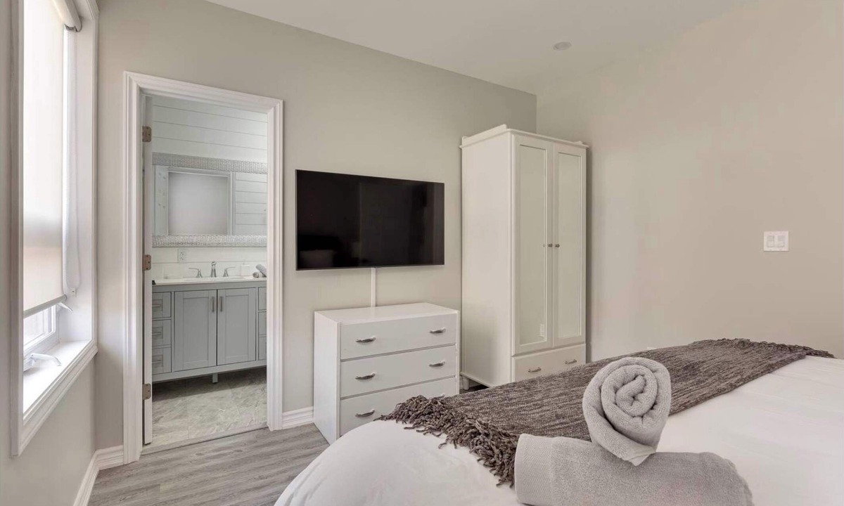 Leslieville Hotel | Modern Escape Near Queen St, Walk to Lake Ontario