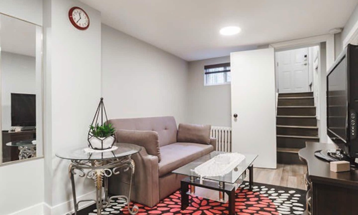 Rockcliffe - Smythe House | Cozy Toronto Private Apartment