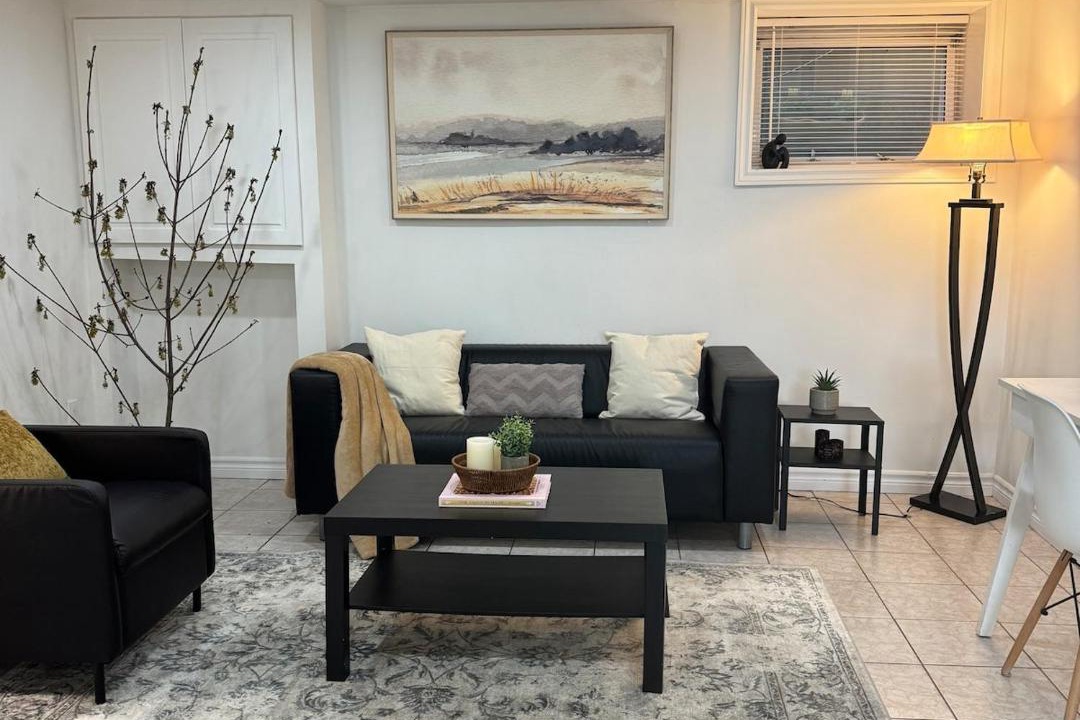 Guelph Apartment | Modern Private 2-Bedroom Guest Suite l Free Parking l Self Check-in!