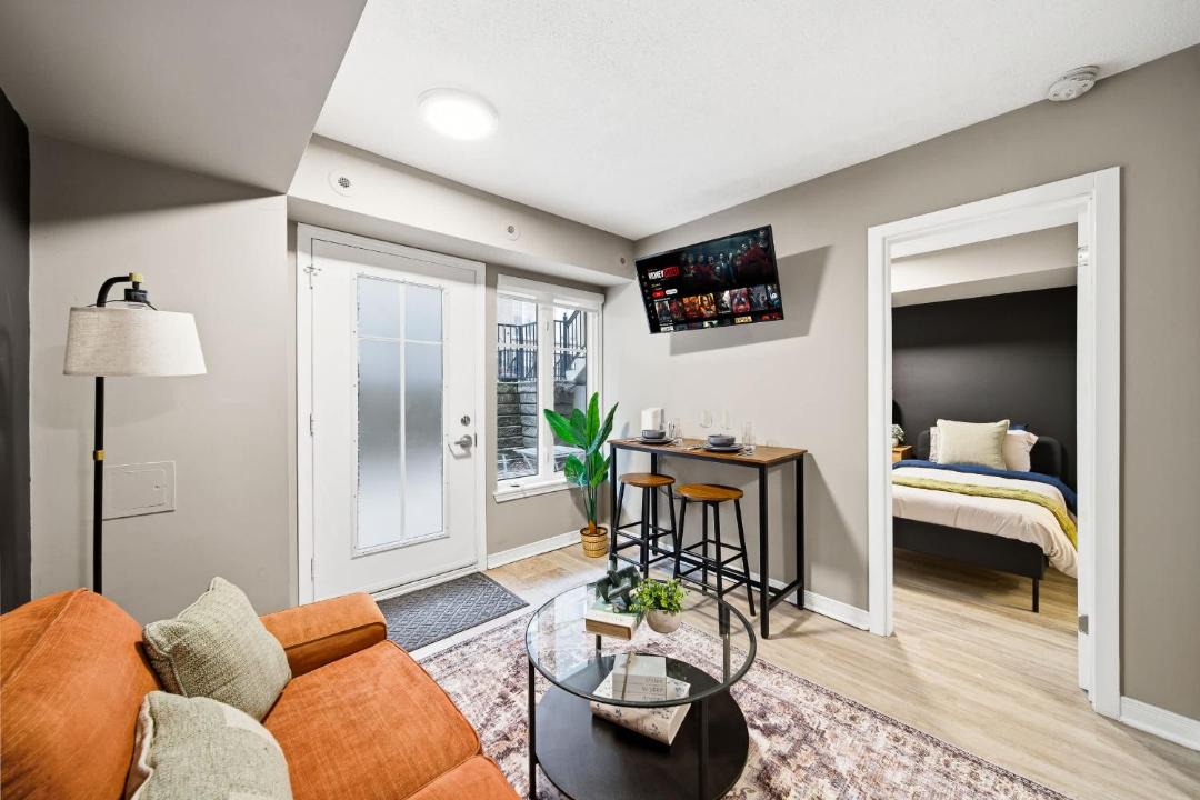 King West Village House | 1BD Townhome Walk to Lake!