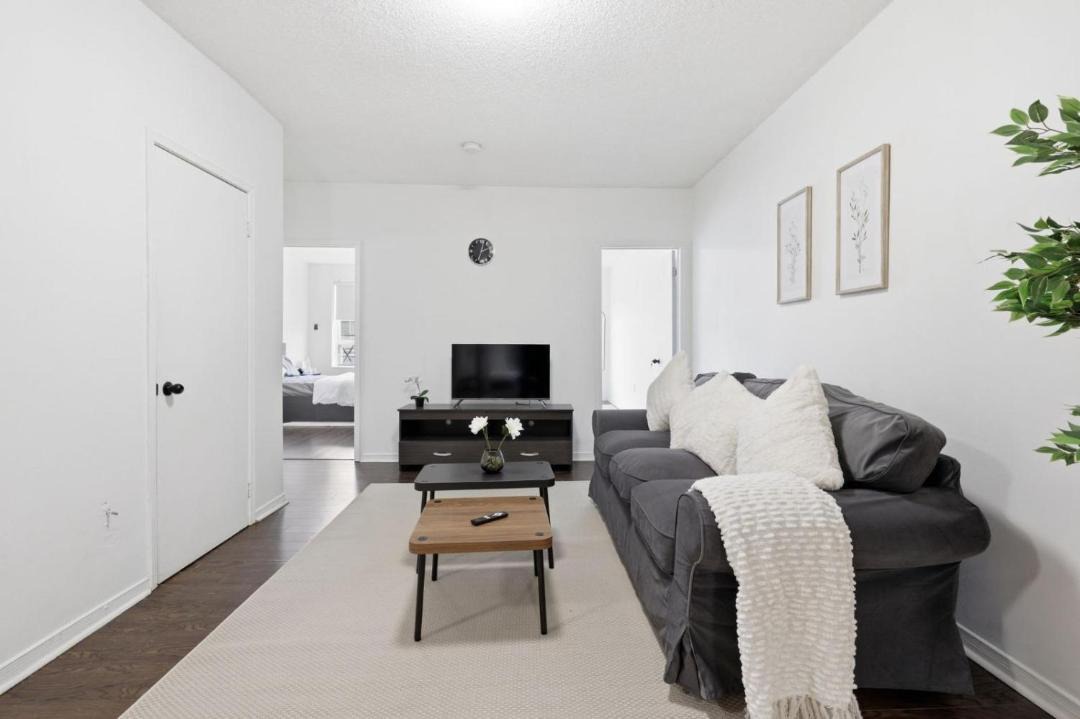 Liberty Village Apartment | Modern Luxury 3BR Home in Downtown Toronto