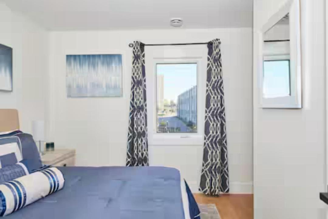 Niagara Falls House | CLIFTON WALK TO FALLS