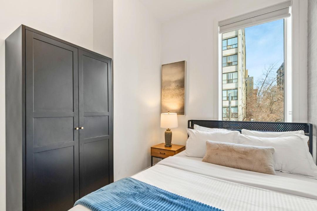 Grange Park Hotel | The McCaul by Casa Hotels Group Suite Walk to DT