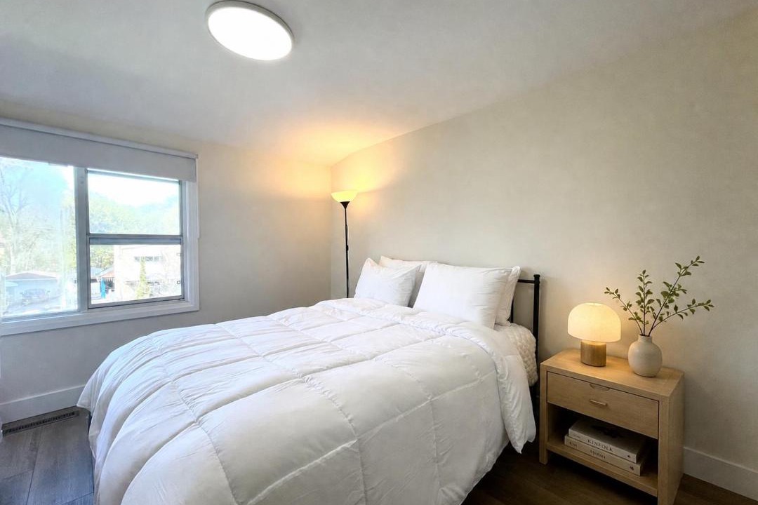 Ionview House | ION House - Near Shopping Kennedy Station Easy Transit Downtown