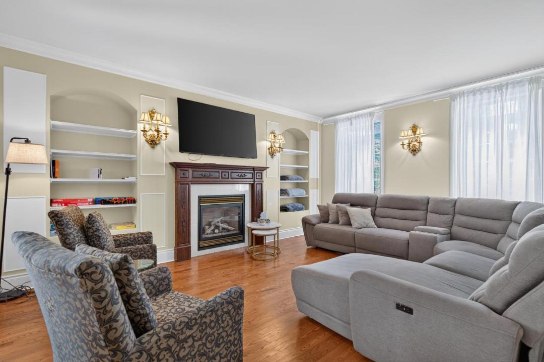 Laval Villa | Private Waterfront Villa 9 BR Peaceful