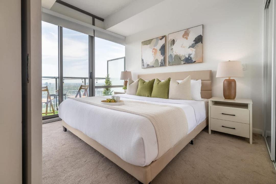 Bay Cloverhill Apartment | Financial District 3BR CN Tower Views