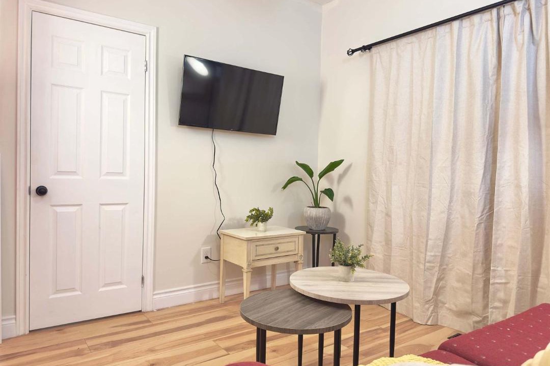 Port Colborne Apartment | Summer Deal 2BR Family Stay Near Beach and Canal