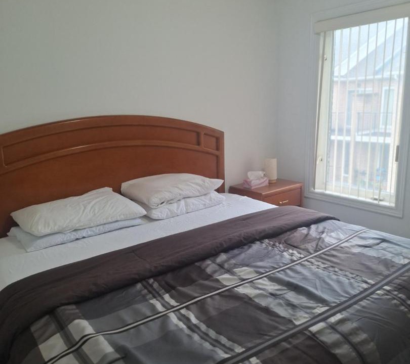 Thorncliffe Park House | King Bed Room with Private Bath and Free Parking - 20m to Downtown Toronto