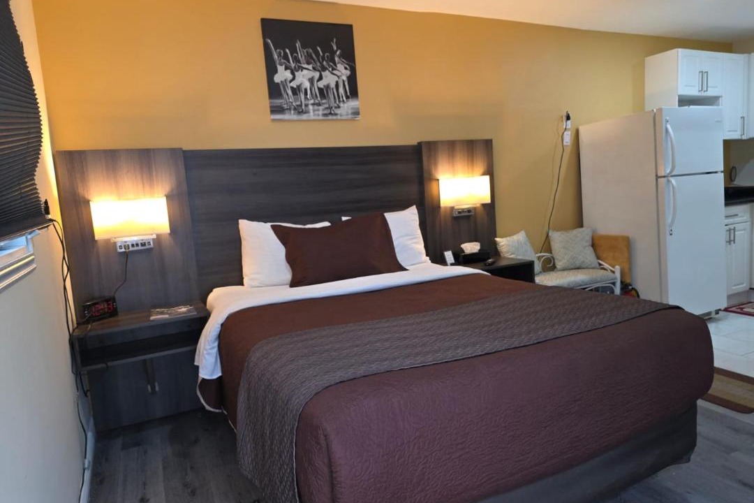 Kincardine Hotel | Lakeview Motel & Cottage