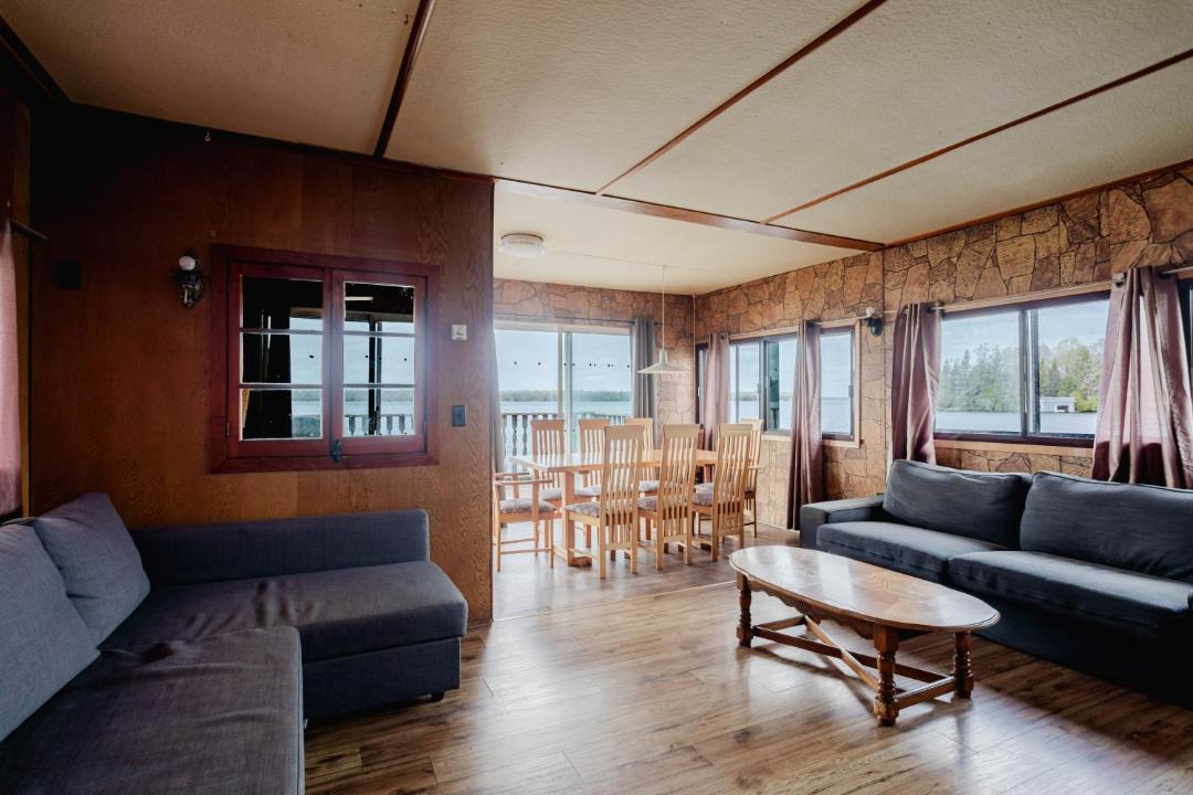 Rosedale House | Waterfront, BBQ, Beach Balsam Lake Resort in Kawartha
