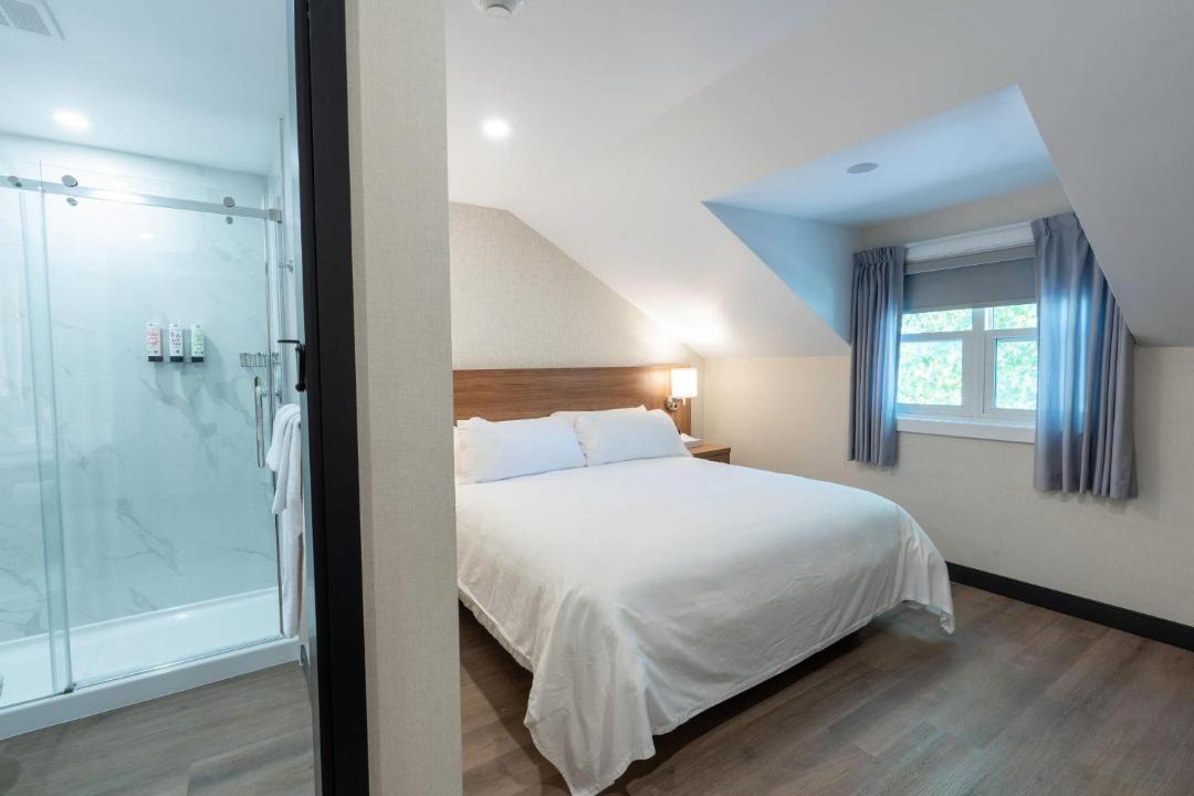 West Lake Hotel | Isaiah Tubbs Resort & Conference Centre