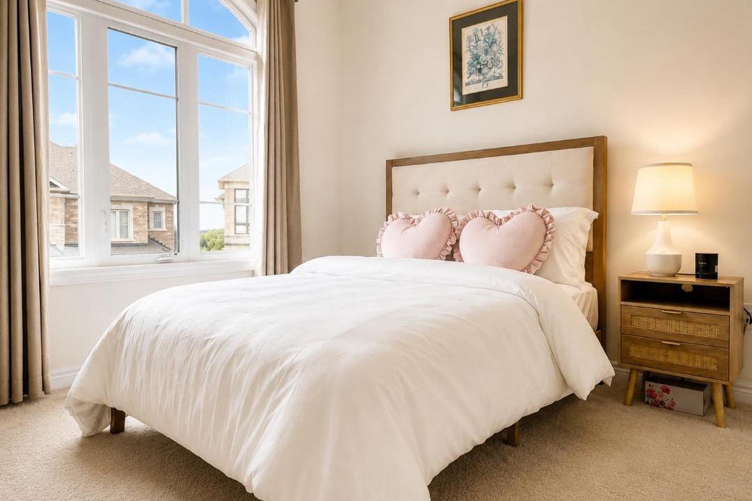 Aurora House | Luxury 4BR Aurora Home , Near Yonge , BBQ , Parking