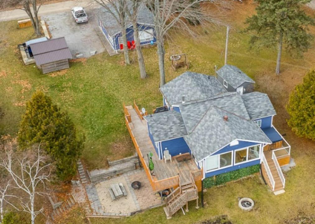 Head Lake Ski Chalet | Lakefront Retreat w Hot Tub & Sauna 4-Season