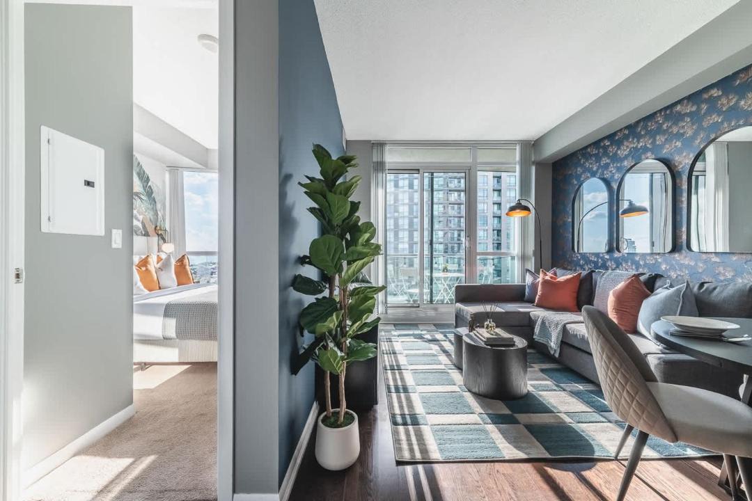 Fort York Apartment | Chic Fort York Haven Lake Views & City Pulse