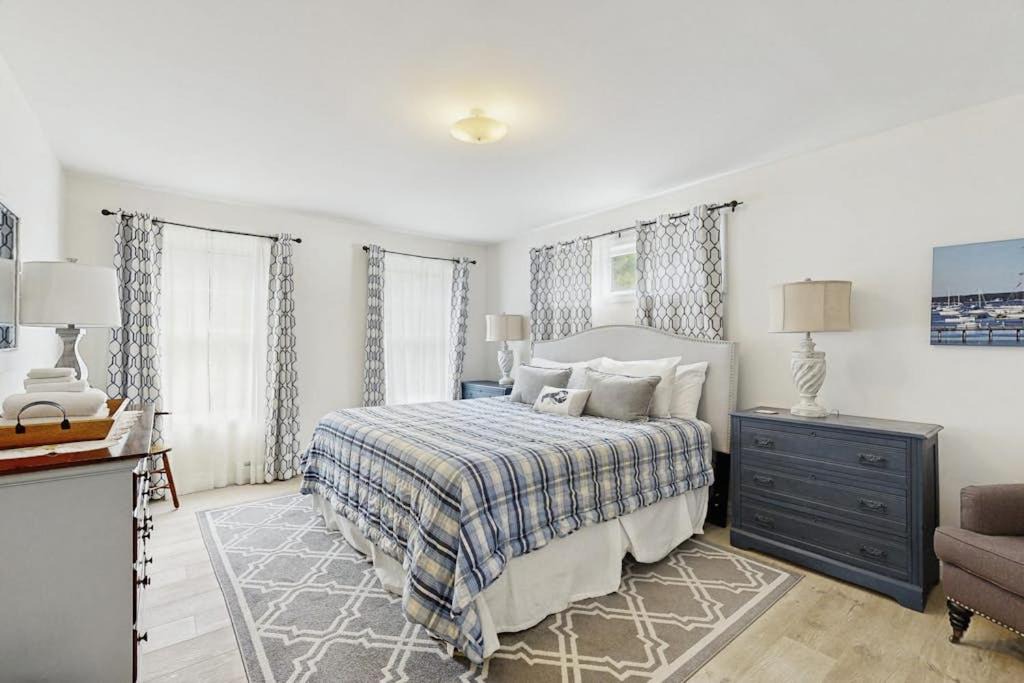 Southport House | Secluded Dog-Friendly Getaway w/Free WiFi, Private Washer/Dryer, Furnished Deck