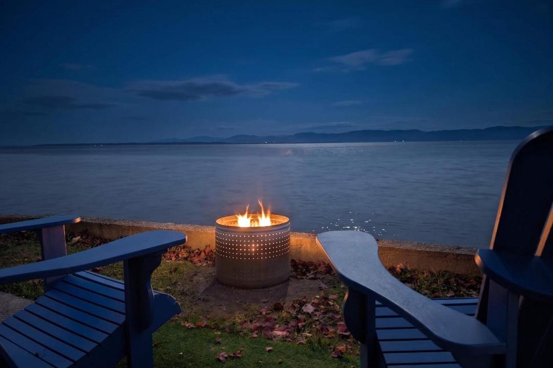 Cap-Saint-Ignace Ski Chalet | Chalet Studio #3 Waterfront with Spa, Fireplace & Wifi
