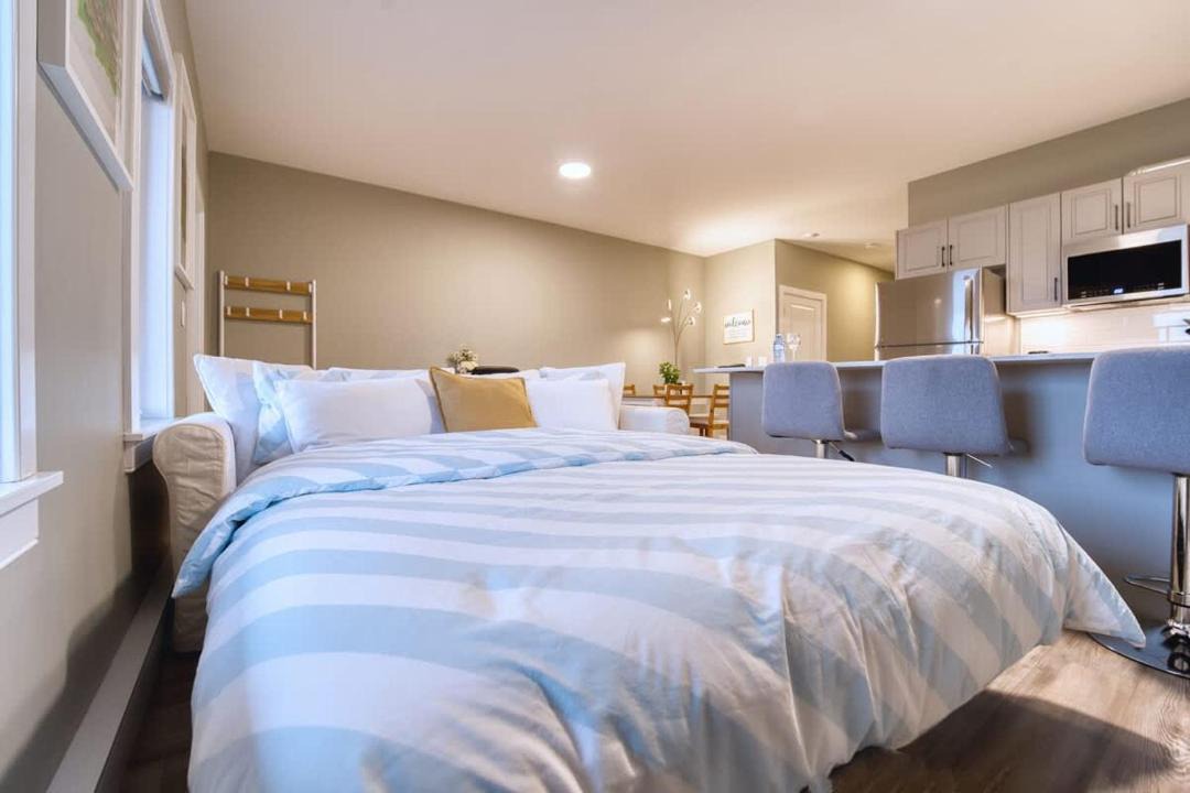 Halifax House | 1 Bed - King size Nature to City Getaway