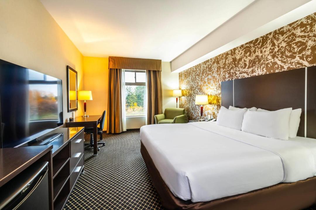 Petawawa Hotel | Quality Inn & Suites