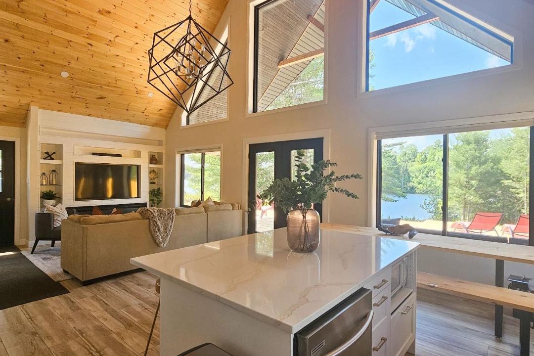 Mansfield-et-Pontefract Ski Chalet | Spa - Pool Table & River - La Biche de Coulonge