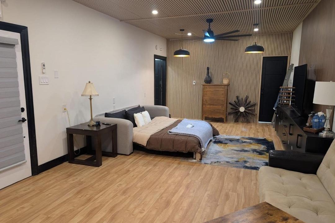 Beamsville Bed & Breakfast | Beamsville Modern Rustic Suites