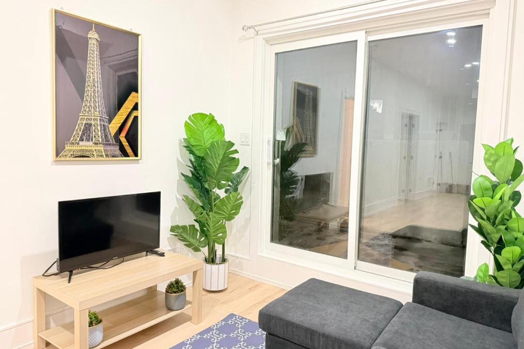 Oakridge Apartment | Private 2-Bedroom Basement Suite with Patio & Free Parking