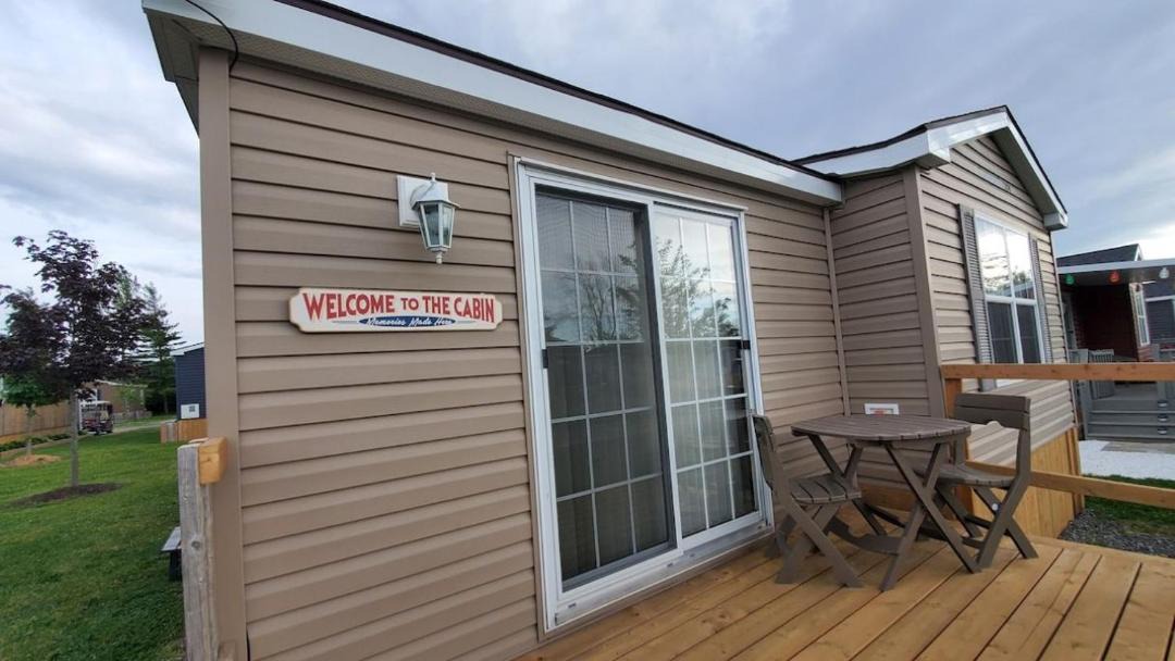 Niagara-on-the-Lake Resort | Beautiful cozy Niagara-on-the-Lake summer cottage by Vineyard and Niagara Falls