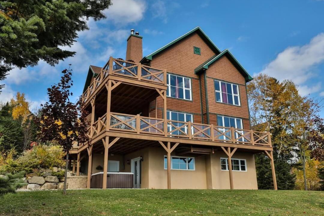 Petite-Riviere-Saint-Francois House | Condo 120B, Hot Tub, Panoramic Views & Game Area