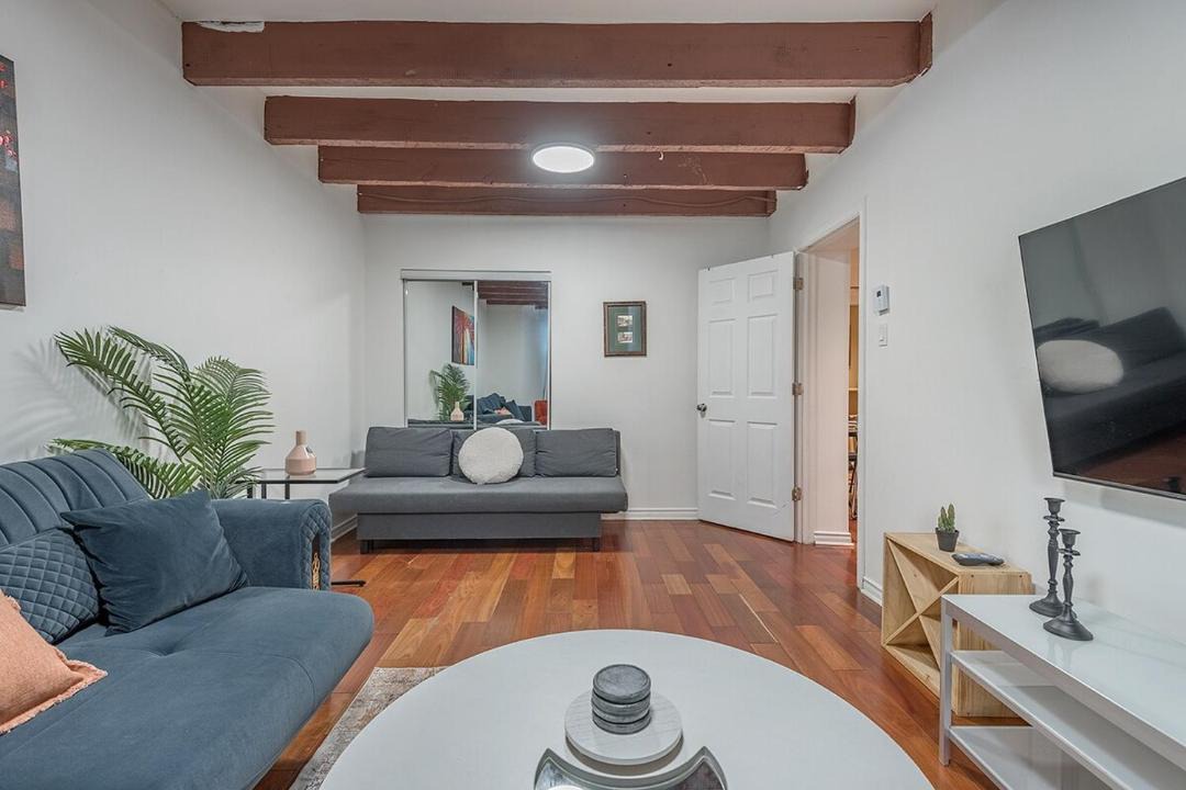 Shaughnessy Village Apartment | Spacious 2BR Downtown - Vintage Charm Sleeps 10