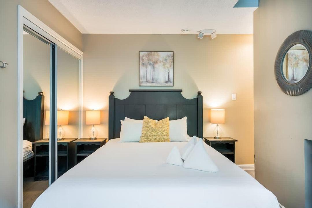 Craigleith House | Whispering Pines - Ski-In-Ou Pool Shuttle