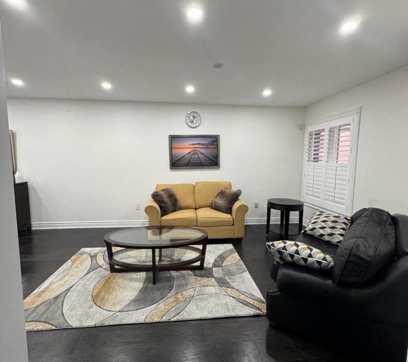 Central Erin Mills House | Pearson Gateway Comfort Home