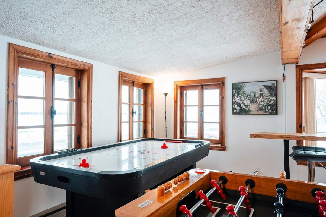 Venise-en-Quebec Ski Chalet | Le Repere du Lac - Lake View Access & Spa