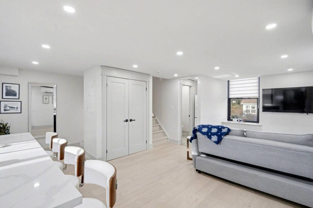 Salem House | The Wynford Dreamy Capri Suite