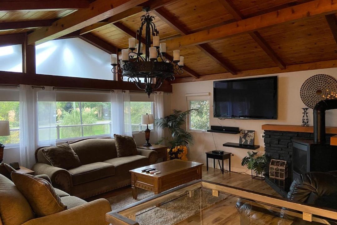 Tillsonburg Ski Chalet | Country settings