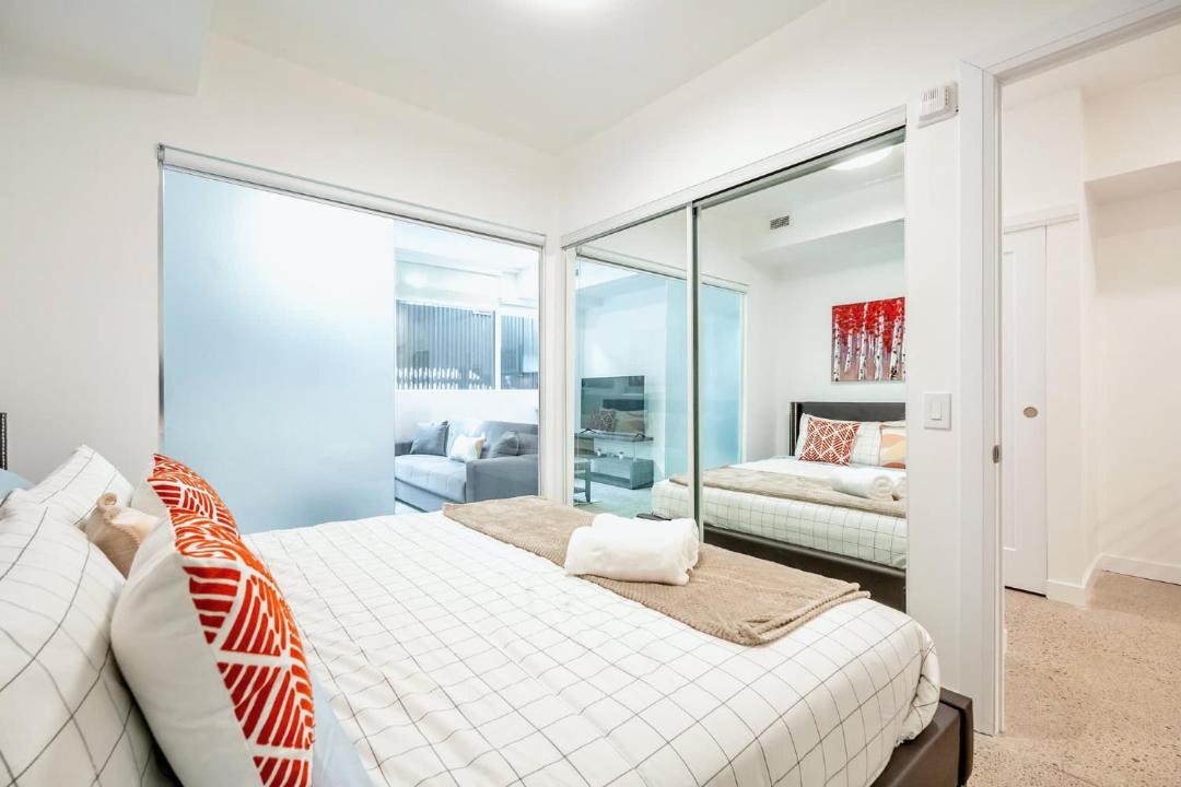 Downtown Toronto Hotel | Inviting 2BR Basement Suite in Downtown Toronto - The Roland